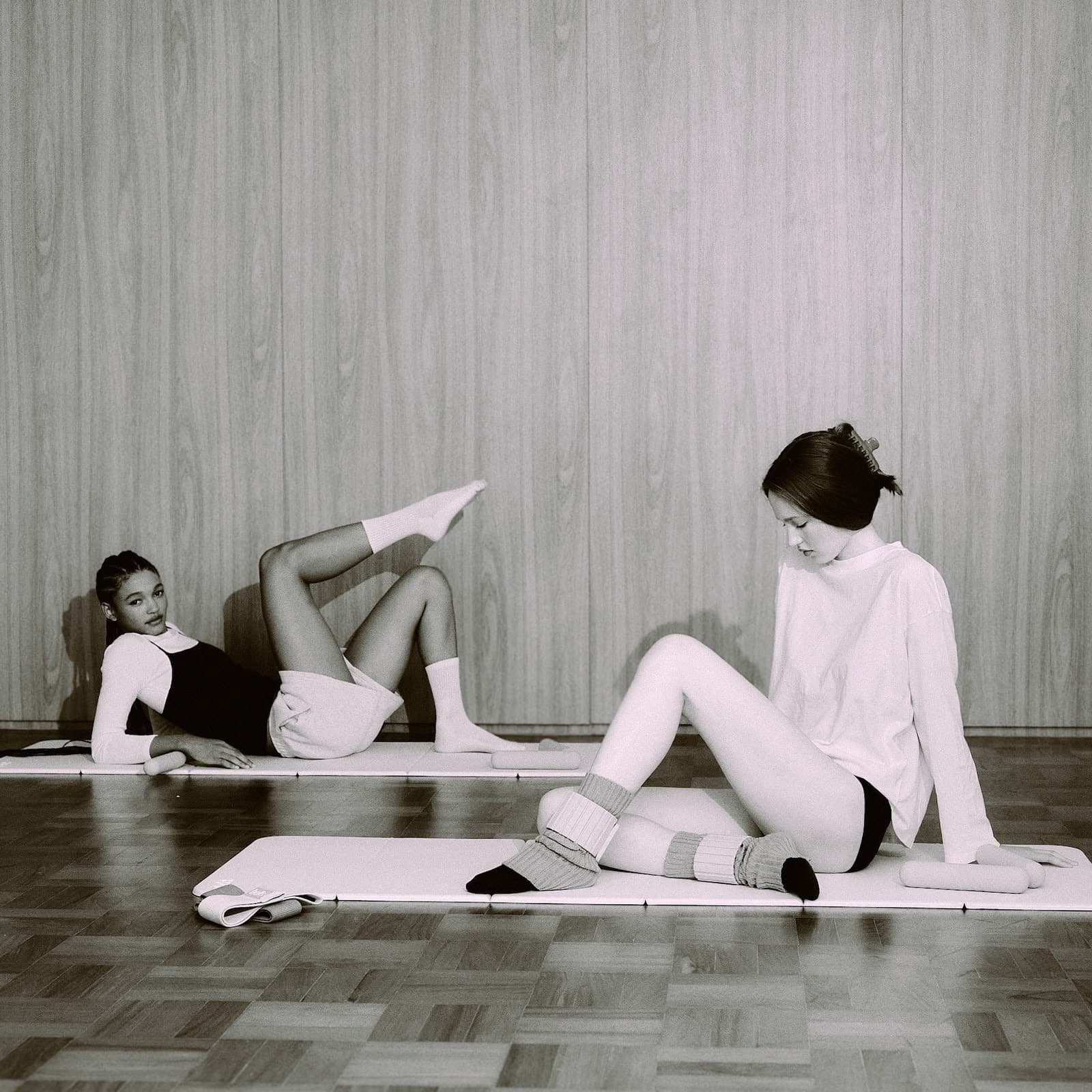 Aula de Pilates no The Mat — prancha lateral